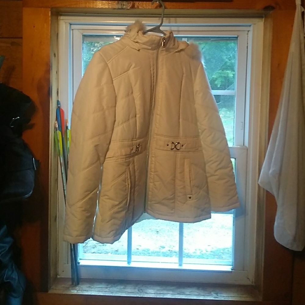 White winter jacket - Picture 3 of 6